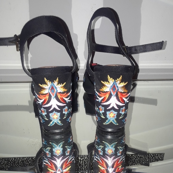 Beaded Block Heels! - Picture 3 of 6